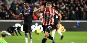 Brentford hạ gục được Crystal Palace trên sân nhà